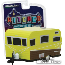 1958 Siesta Travel Trailer Caravan 1/64 – GreenLight Diecast – Yellow/Brown