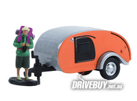 
              Tear Drop Caravan Trailer with Backpacker 1/64 – GreenLight Diecast – Orange/Silver
            