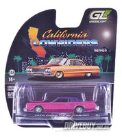 
              1975 Ford Thunderbird 1/64 California Lowriders - Greenlight Diecast - Pink
            