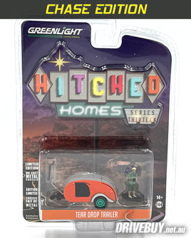 CHASE Tear Drop Caravan Trailer with Backpacker 1/64 – GreenLight Hitched Homes – Orange/Silver (Copy)