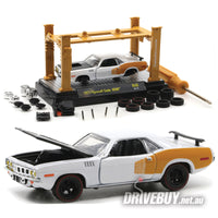 
              M2 Machines 1971 Plymouth Hemi Cuda + Hoist 1/64
            